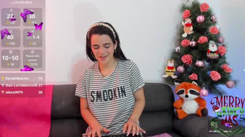 Snapshot of chloesmithx__ chatting on December 15, 6:40 am Chloe online show from December 15, 6:40 am