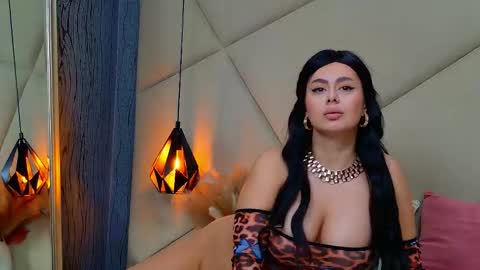 Chloe Vee online show from October 7, 5:14 am