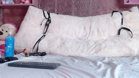 chlooe_zoe online show from February 17, 10:16 pm