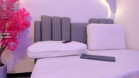 chlowe online show from February 5, 5:11 am