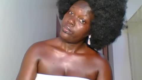 Snapshot of chocolate_queen25 chatting on October 16, 8:58 am chocolate queen25 online show from October 16, 8:58 am