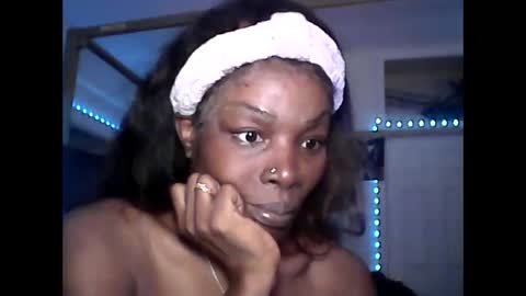 chocolatedrop_ online show from April 24, 1:07 am