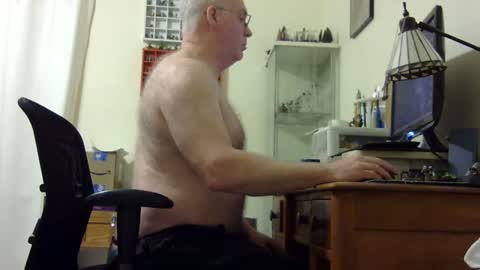 chris2002b online show from February 1, 7:49 am