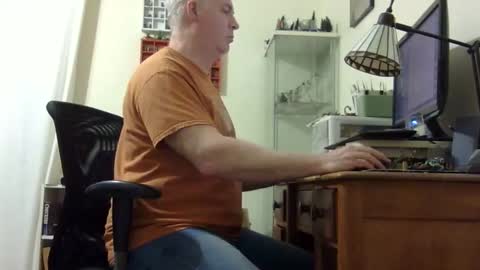 chris2002b online show from March 1, 6:28 am