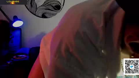 Snapshot of chris_angel01 chatting on December 15, 12:51 am chris_angel01 online show from December 15, 12:51 am