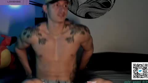 Snapshot of chris_angel01 chatting on January 6, 12:48 am chris_angel01 online show from January 6, 12:48 am