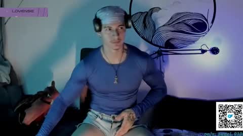 Snapshot of chris_angel01 chatting on January 17, 7:41 am chris_angel01 online show from January 17, 7:41 am