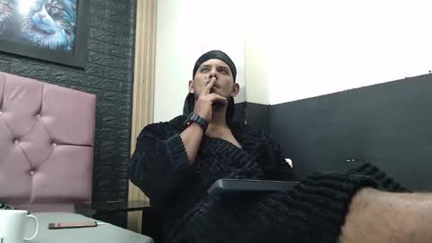 Snapshot of chris_dick2 chatting on October 17, 6:50 am chris_dick2 online show from October 17, 6:50 am