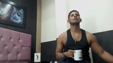 chris_dick23 online show from February 12, 5:58 am