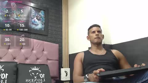 chris_dick23 online show from February 18, 6:59 am