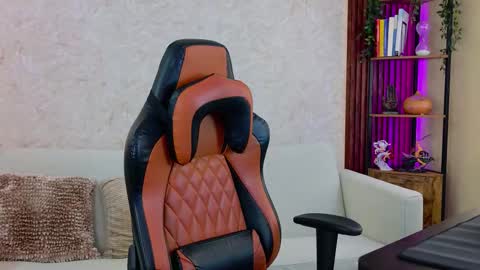 chris reilly online show from December 5, 1:20 pm