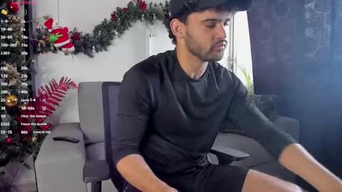 Snapshot of chrisandrew_ chatting on December 23, 1:13 pm Im Chirs IM MODEL INDEPENDT online show from December 23, 1:13 pm