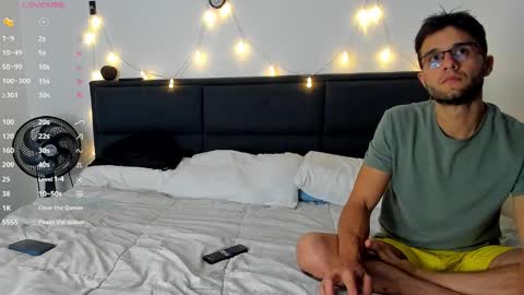 Snapshot of chrisandrew_ chatting on January 6, 3:53 am Im Chirs IM MODEL INDEPENDT online show from January 6, 3:53 am