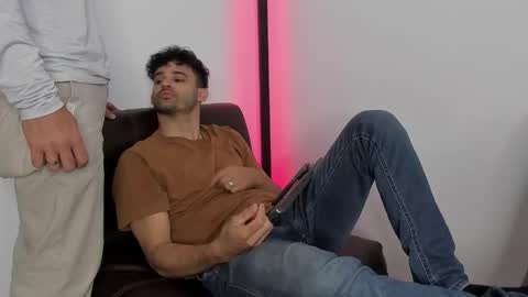 Snapshot of chrisandrew_ chatting on September 18, 12:47 am Im Chirs IM MODEL INDEPENDT online show from September 18, 12:47 am