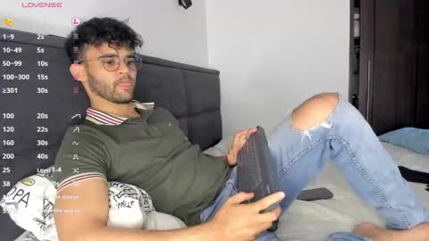 Snapshot of chrisandrew_ chatting on January 3, 10:29 pm Im Chirs IM MODEL INDEPENDT online show from January 3, 10:29 pm