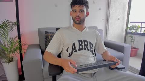 Snapshot of chrisandrew_ chatting on January 7, 4:05 pm Im Chirs IM MODEL INDEPENDT online show from January 7, 4:05 pm