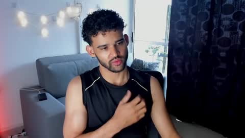 Snapshot of chrisandrew_ chatting on February 11, 1:09 pm Im Chirs IM MODEL INDEPENDT online show from February 11, 1:09 pm