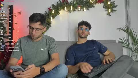 Snapshot of chrisandrew_ chatting on December 28, 3:58 am Im Chirs IM MODEL INDEPENDT online show from December 28, 3:58 am