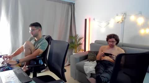 Snapshot of chrisandrew_ chatting on March 12, 4:19 am Im Chirs IM MODEL INDEPENDT online show from March 12, 4:19 am