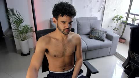 Snapshot of chrisandrew_ chatting on February 6, 3:31 pm Im Chirs IM MODEL INDEPENDT online show from February 6, 3:31 pm