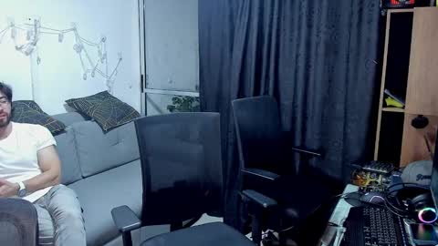 Snapshot of chrisandrew_ chatting on February 11, 12:49 am Im Chirs IM MODEL INDEPENDT online show from February 11, 12:49 am