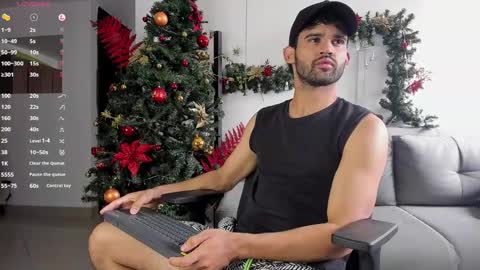 Snapshot of chrisandrew_ chatting on December 24, 2:01 pm Im Chirs IM MODEL INDEPENDT online show from December 24, 2:01 pm