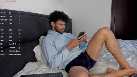 Snapshot of chrisandrew_ chatting on January 22, 7:03 pm Im Chirs IM MODEL INDEPENDT online show from January 22, 7:03 pm
