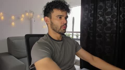 Snapshot of chrisandrew_ chatting on January 24, 7:28 pm Im Chirs IM MODEL INDEPENDT online show from January 24, 7:28 pm