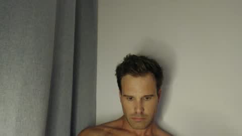 Chris Hemsworth online show from February 9, 6:54 pm