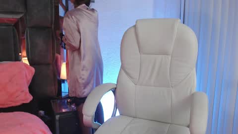 Snapshot of christaly_1 chatting on March 7, 3:40 am Christal online show from March 7, 3:40 am