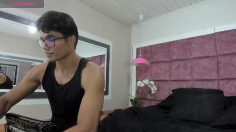 Snapshot of christian_musclet4 chatting on March 6, 7:54 pm ---Chistian--- online show from March 6, 7:54 pm