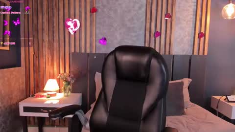 Snapshot of christina_johns chatting on February 23, 3:08 pm Hi Im Christina. . Dont forget to follow me to have me close to you online show from February 23, 3:08 pm