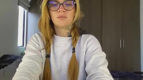 Snapshot of christine_f chatting on September 20, 7:50 pm Val riess -- Instagram free online show from September 20, 7:50 pm