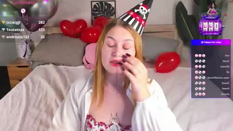 Snapshot of christine_wallker chatting on September 13, 2:03 am christine_wallker online show from September 13, 2:03 am