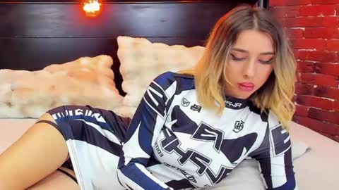 christyna_ross online show from May 2, 7:30 pm