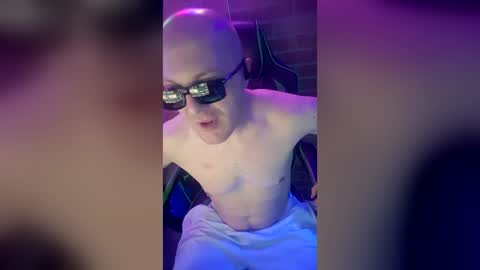 chronicvibez4 online show from June 16, 11:14 am