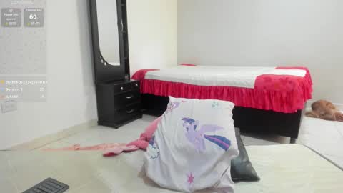 Snapshot of cielo_girll chatting on September 11, 7:37 pm Cielo girll online show from September 11, 7:37 pm