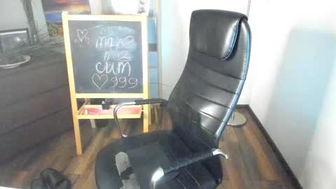 cilent_x online show from October 31, 9:59 pm