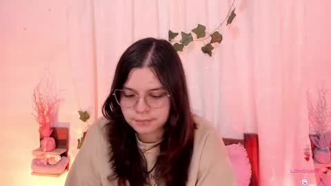 Snapshot of cinderella_lewis chatting on February 28, 10:39 pm Sofi Eva and Mey online show from February 28, 10:39 pm