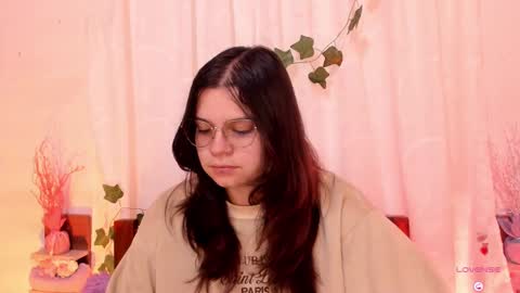 Snapshot of cinderella_lewis chatting on February 20, 8:14 pm Sofi Eva and Mey online show from February 20, 8:14 pm