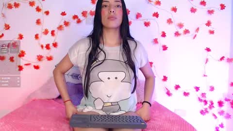 Snapshot of cinderella_lewis chatting on March 10, 8:01 pm Sofi Eva and Mey online show from March 10, 8:01 pm