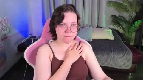 Snapshot of cinemagirl chatting on September 20, 11:57 am Lily online show from September 20, 11:57 am