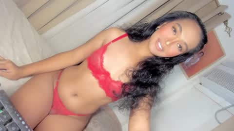 Snapshot of cinnamoncandy14 chatting on December 9, 4:01 am Ask me online show from December 9, 4:01 am