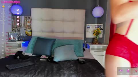 Snapshot of cinthya_walker1 chatting on February 14, 3:36 pm cinthya_walker1 online show from February 14, 3:36 pm