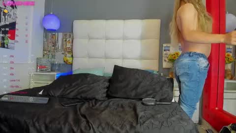 Snapshot of cinthya_walker1 chatting on March 8, 2:08 pm cinthya_walker1 online show from March 8, 2:08 pm
