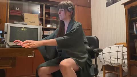 Claire Moulin online show from May 27, 9:12 pm