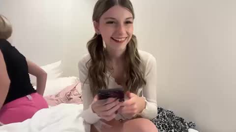 clairewalkerr online show from October 15, 12:25 am