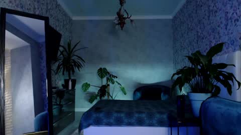 Snapshot of clara_bendover chatting on December 5, 6:49 pm Clara online show from December 5, 6:49 pm