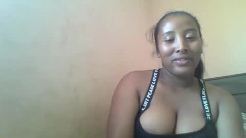 Snapshot of clarah0123 chatting on December 9, 7:28 am Clarah0123 online show from December 9, 7:28 am