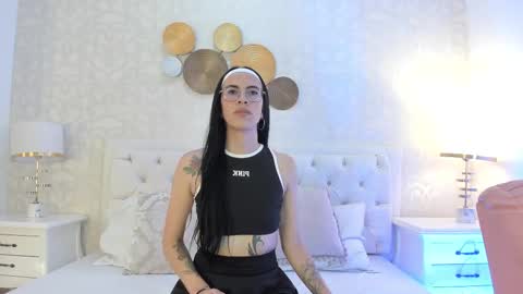 Snapshot of clarisse28 chatting on March 7, 6:43 pm Mistress Clarisse online show from March 7, 6:43 pm